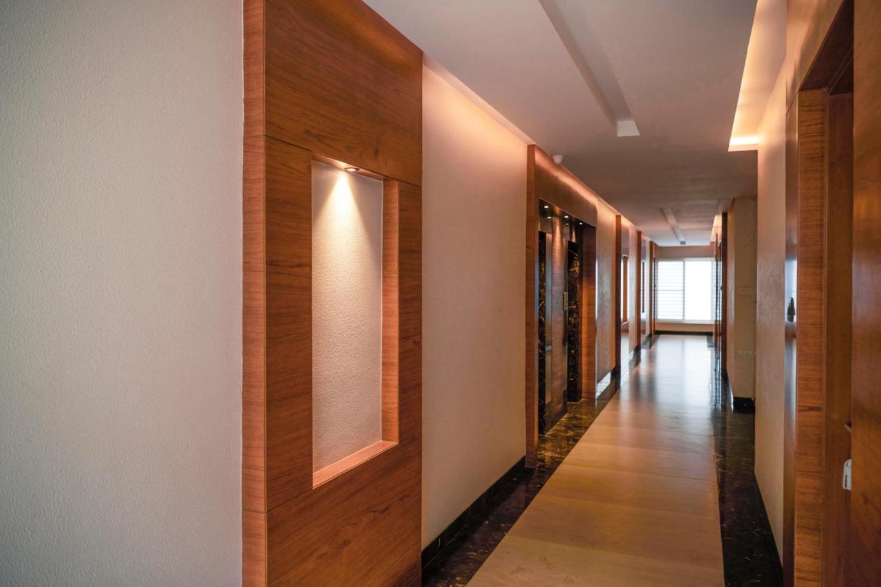 The Atithi Niwas Hotel Индор Екстериор снимка