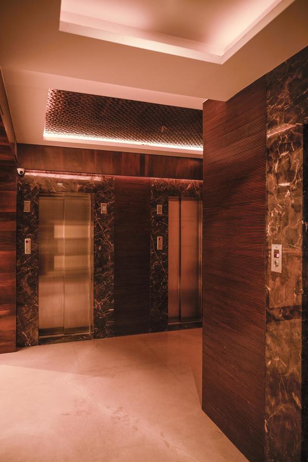 The Atithi Niwas Hotel Индор Екстериор снимка