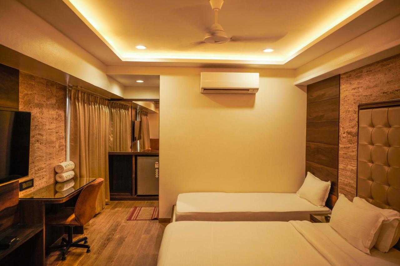 The Atithi Niwas Hotel Индор Екстериор снимка