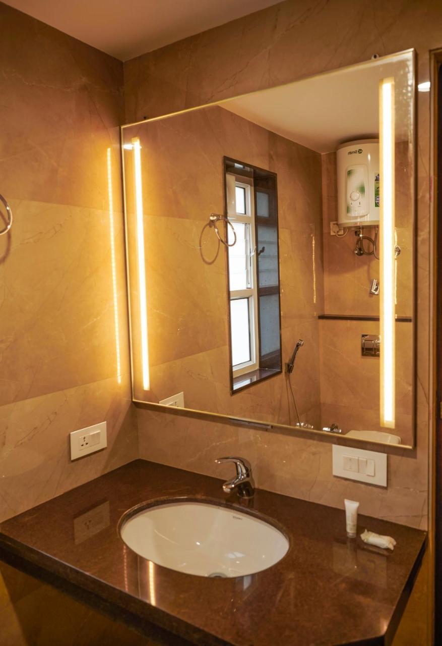 The Atithi Niwas Hotel Индор Екстериор снимка